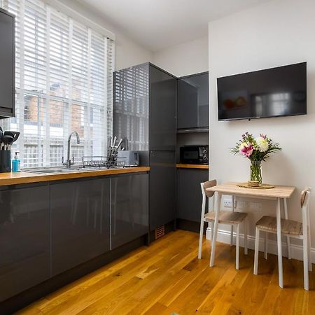 Contemporary Ground Floor Apartment - Town Centre With Parking! Cheltenham Buitenkant foto