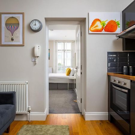 Contemporary Ground Floor Apartment - Town Centre With Parking! Cheltenham Buitenkant foto