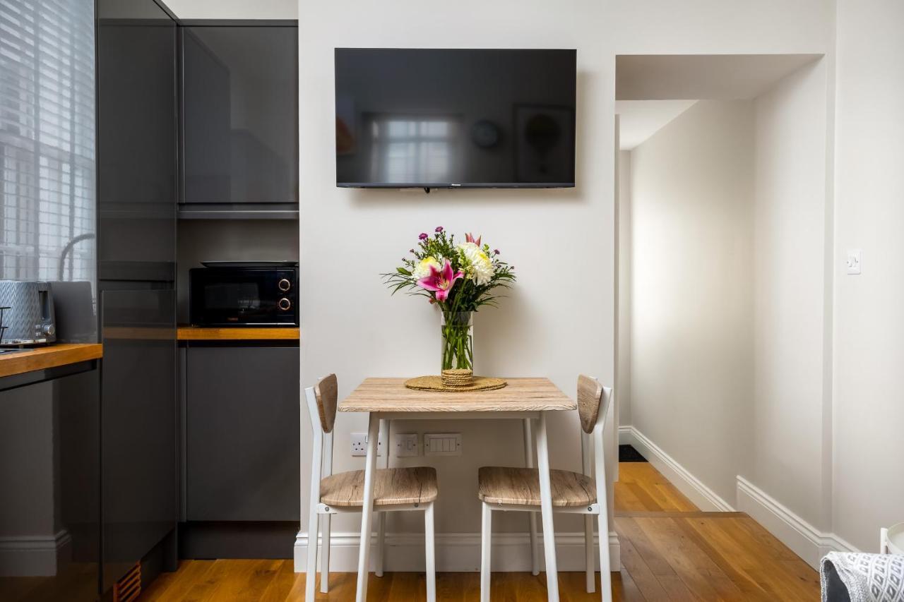 Contemporary Ground Floor Apartment - Town Centre With Parking! Cheltenham Buitenkant foto